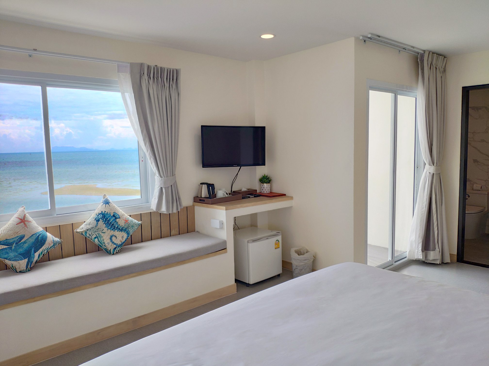 Deluxe Seaview Room